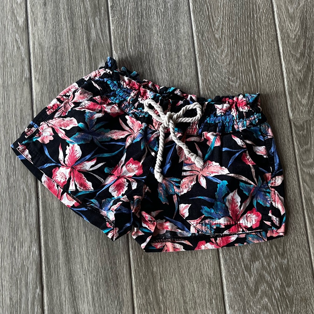 Roxy floral casual linen shorts in size small